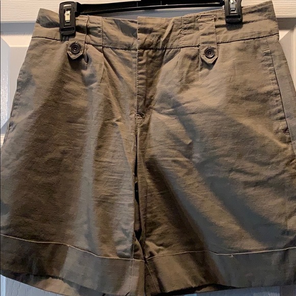 🔥3/$10 Jeanstar 8 cuff shorts light olive green - Picture 1 of 6